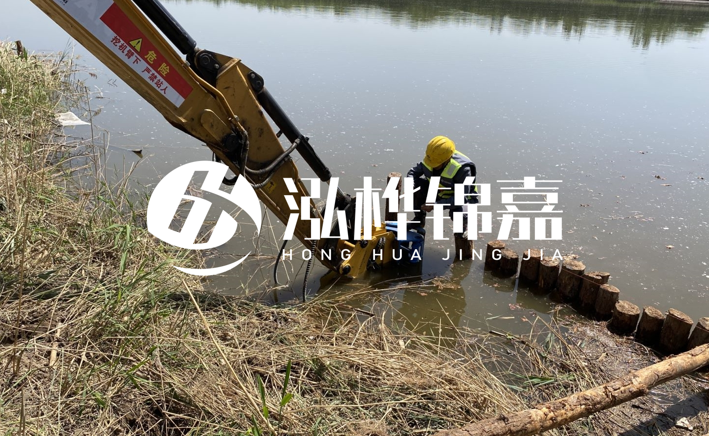 護(hù)坡樁選擇松木樁還是杉木？